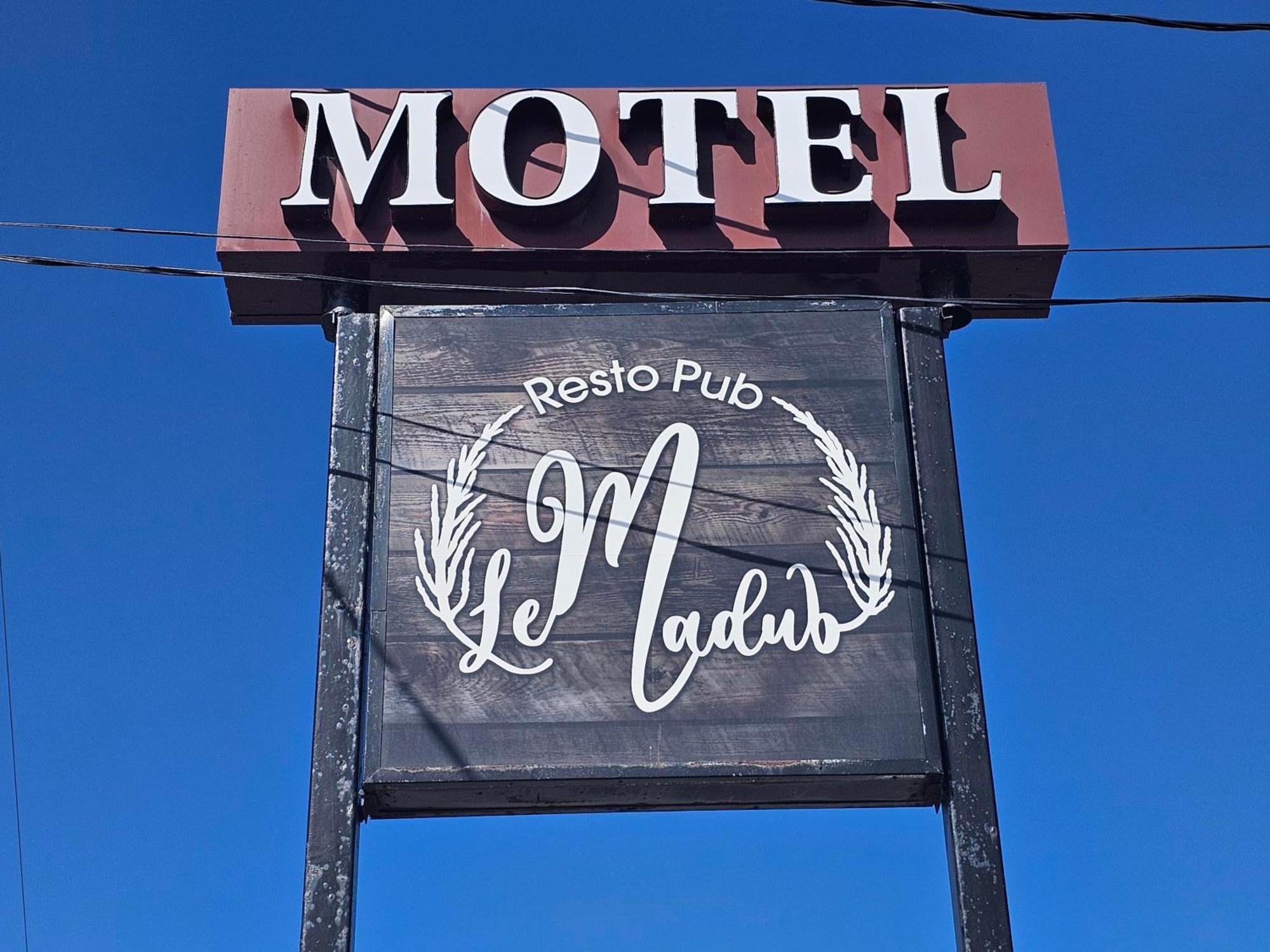 Resto Pub Motel Le Madub L'Isle-Verte Luaran gambar